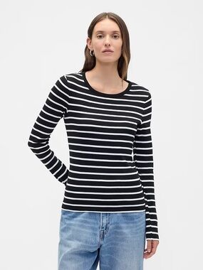 NWT! GAP Classic Black and White Striped Crewneck Long-Sleeve Tee Size Small